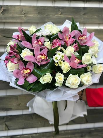 Букет цветов из: Розы и Хризантемы в Винзили