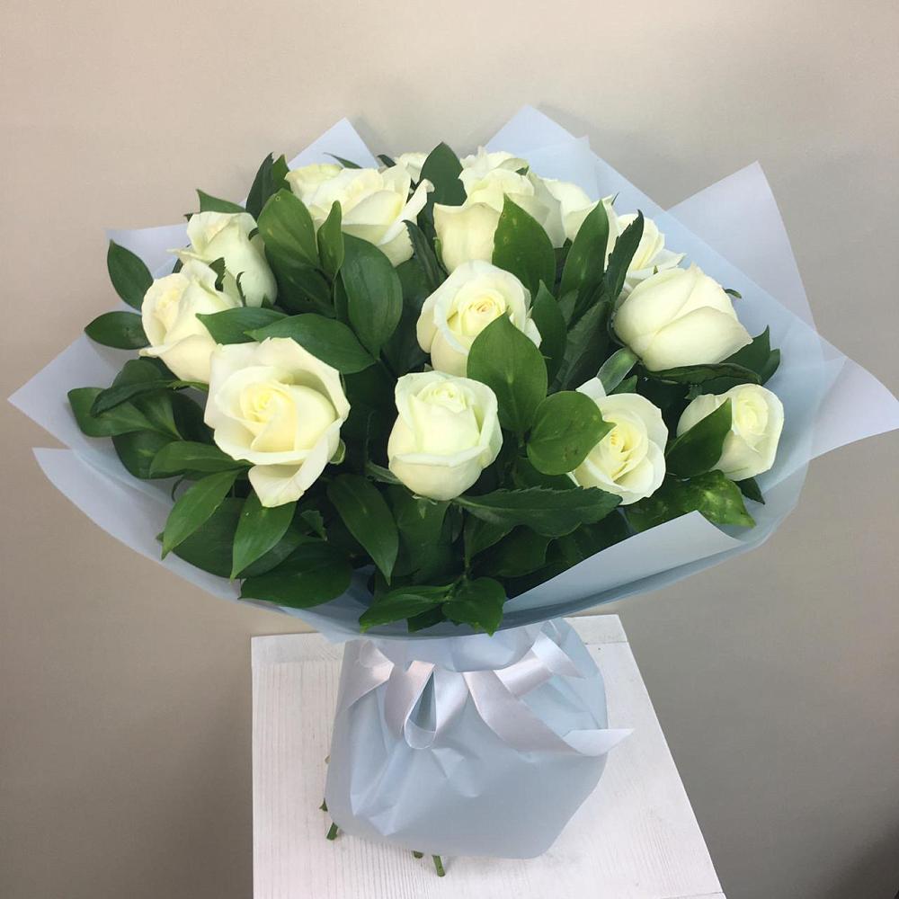 Букет 15 Белых роз Проуд в Винзили