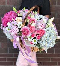 Композиция солнечный день в Винзили Цветочная композиция из Розы, Хризантемы, Пионы и Лизиантусы в корзине в Винзили