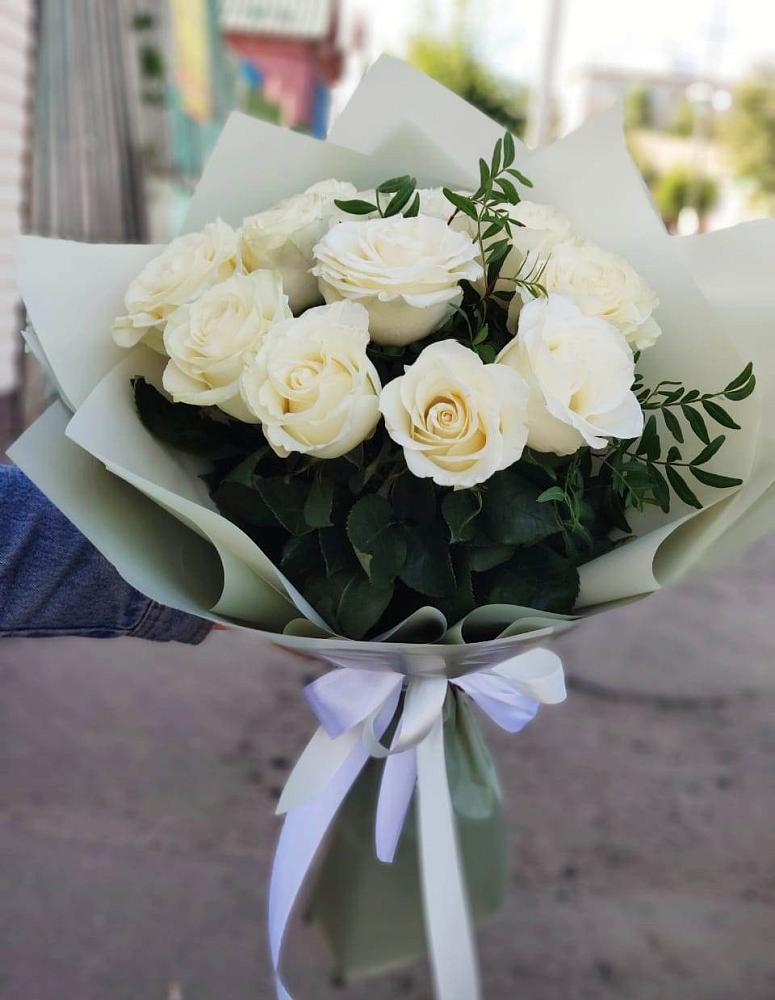 Букет Белые розы Проуд в Винзили