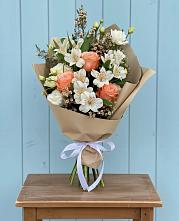 Букет цветов из:  Альстромерии, Лизиантусы, Розы и Хризантемы в Винзили