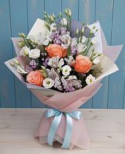 Букет цветов из:  Лизиантусы, Розы, Альстромерии и Гипсофила в Винзили