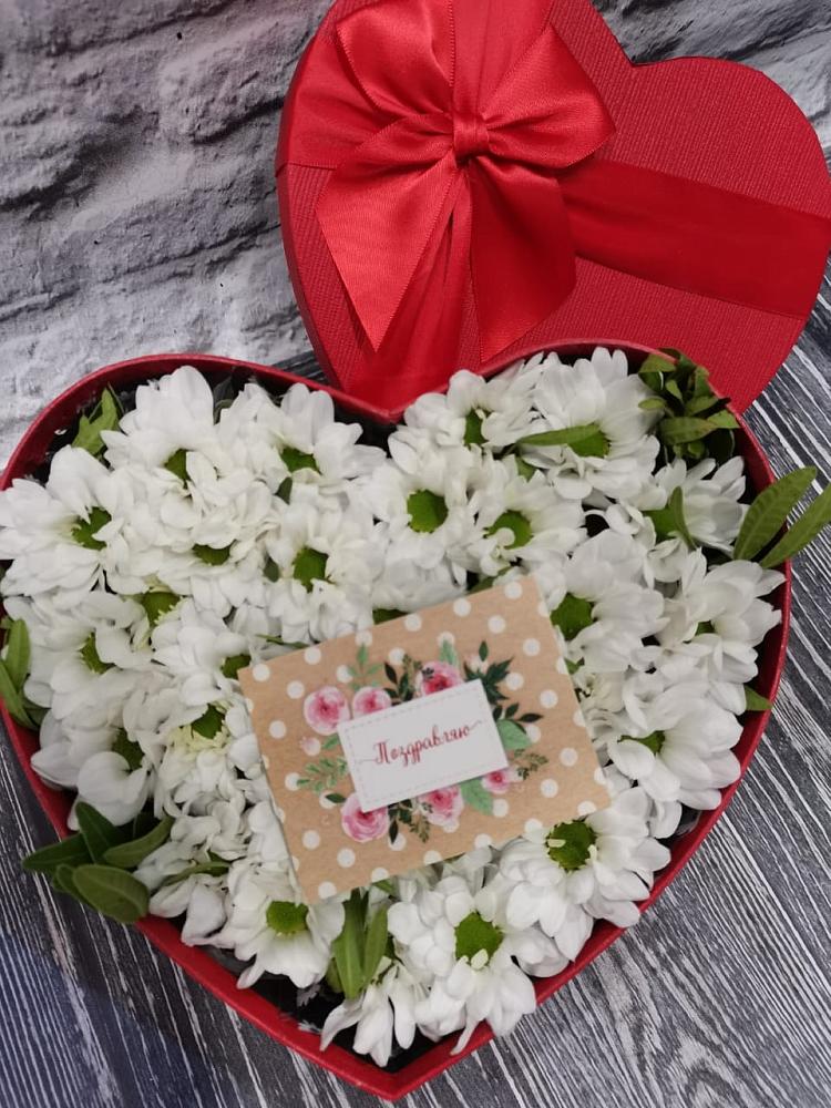 Цветочная композиция из Хризантемы в виде сердца в Винзили