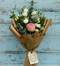 Букет цветов из:  Розы и Лизиантусы в Винзили