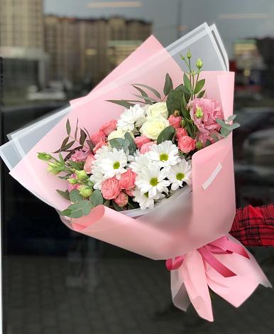 Букет цветов из: Розы, Лизиантусы и Хризантемы в Винзили