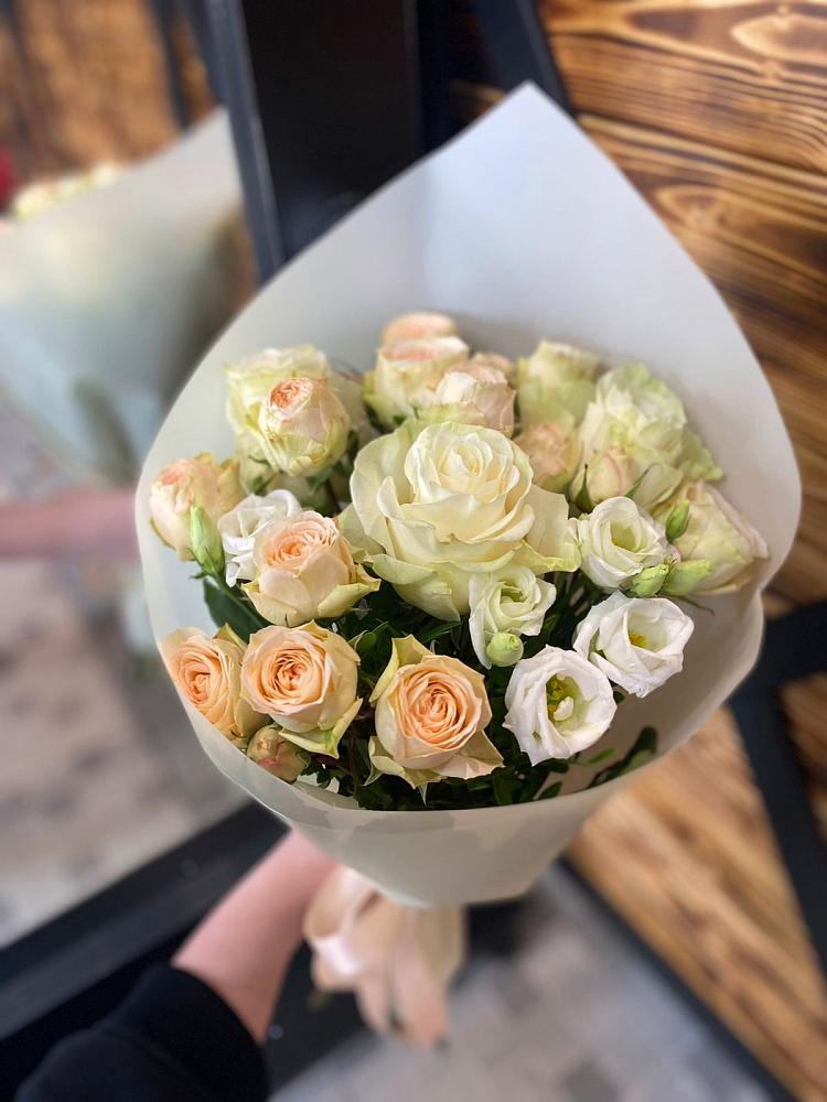 Букет цветов из: Розы и Лизиантусы в Винзили